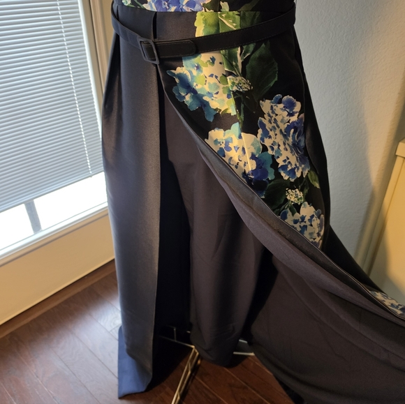 Kay Unger Barbara Floral Gown.  - Picture 5 of 16